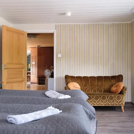 Restaurang Sybarit 住宿加早餐酒店 Houtskar